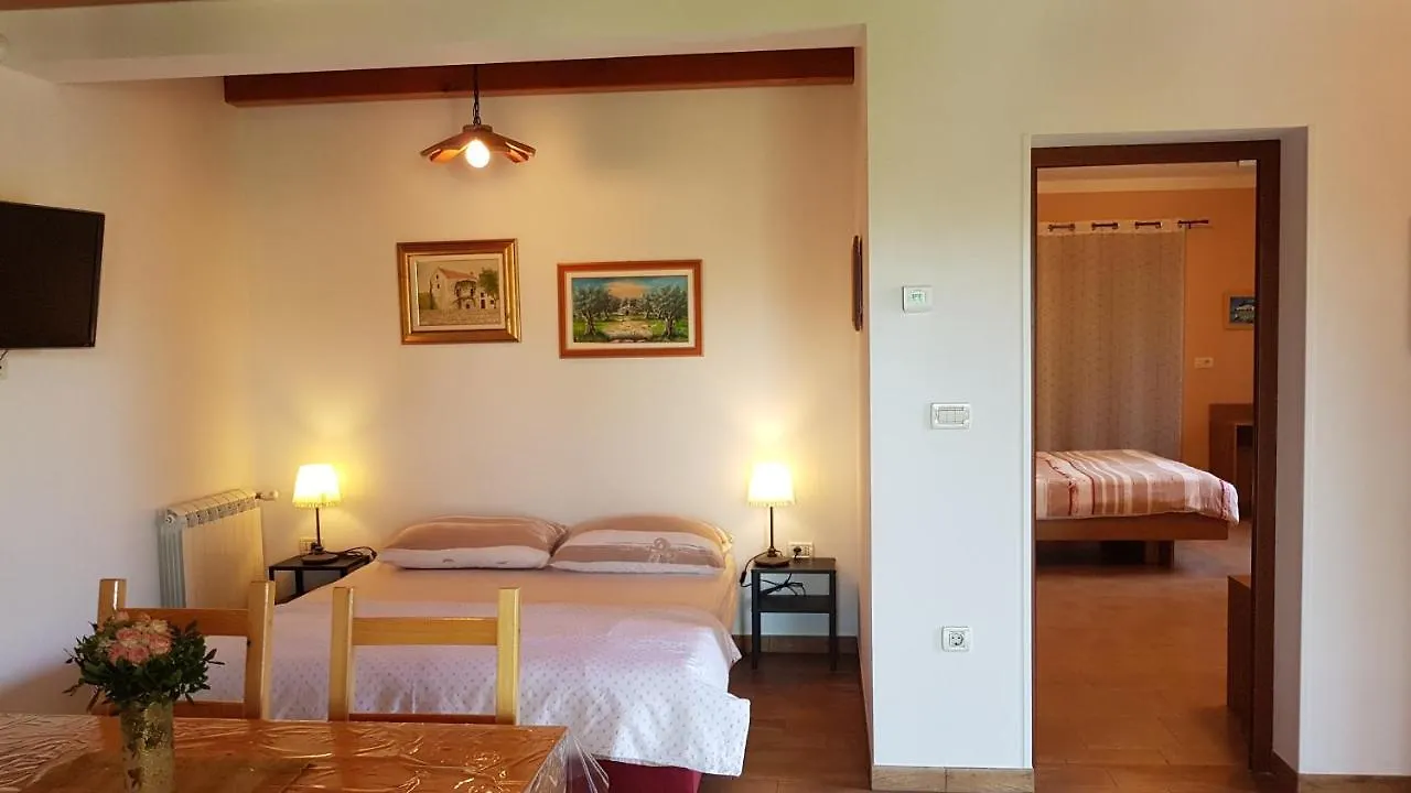 Apartment Liznjan 1705 Croatia